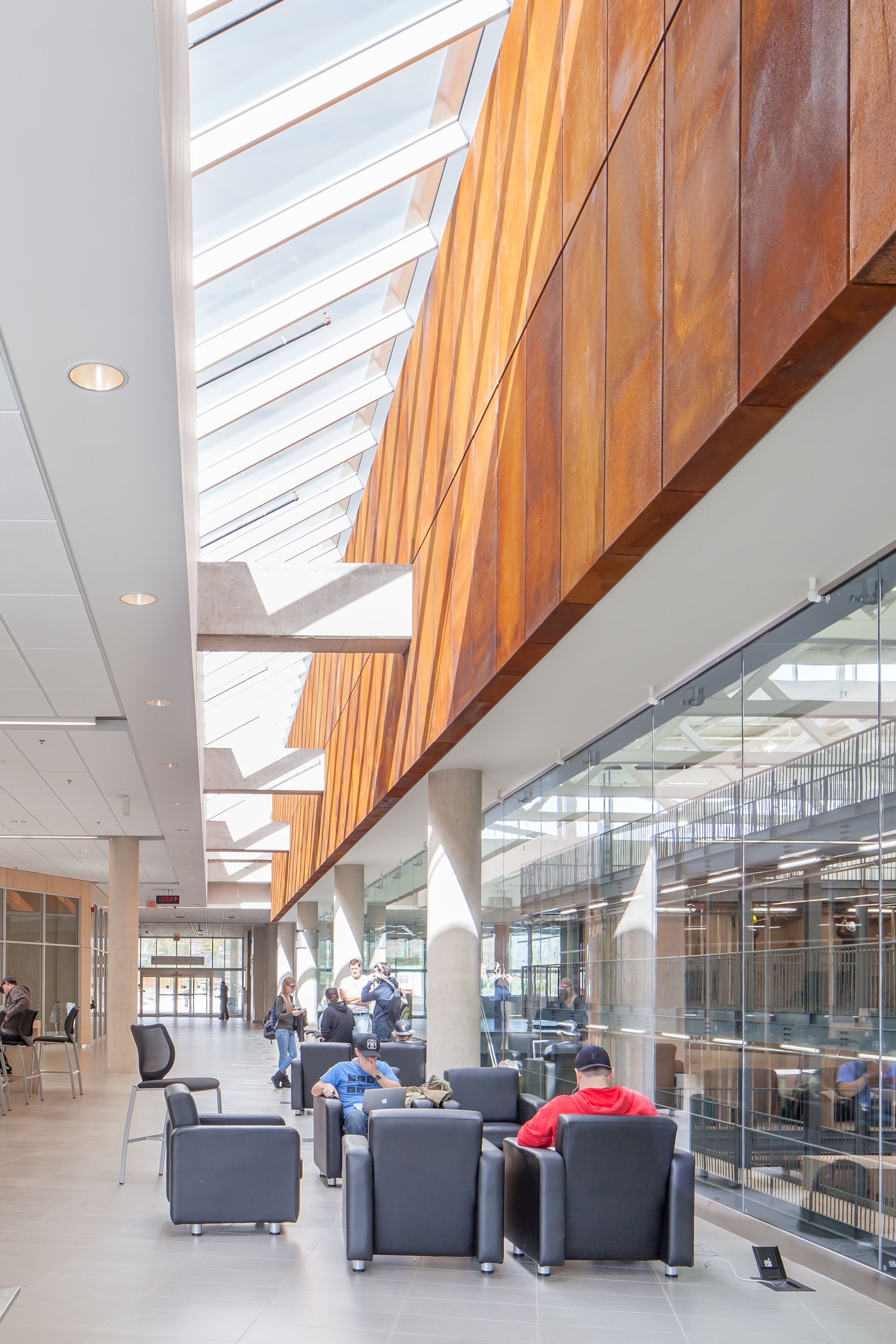 加拿大 Sir Sandford Fleming College 科技中心—— Perkins + Will 打造多功能的现代教育空间-14