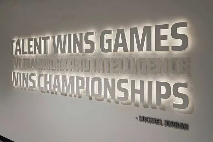 波士顿 DraftKings 梦幻体育博彩总部,活力四溢的现代办公空间-18