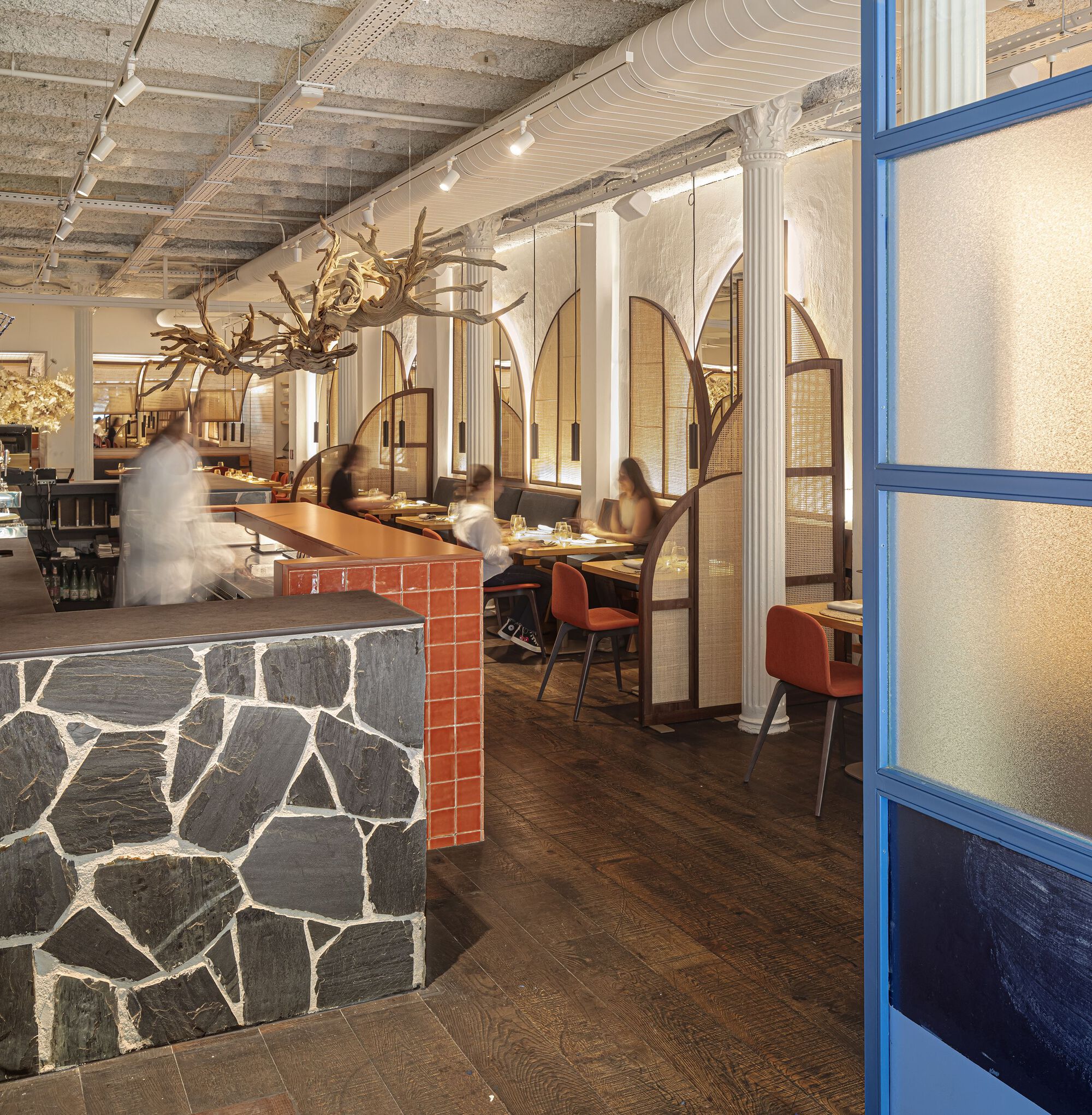 Compartir 餐厅丨西班牙巴塞罗那丨El equipo creativo-27