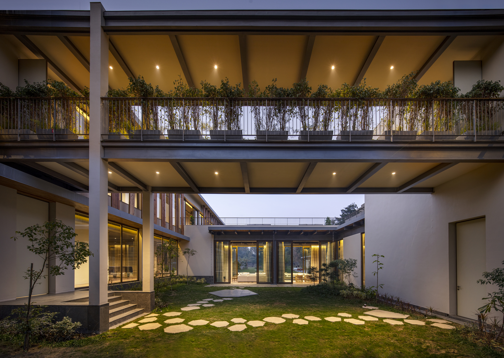 地球与玻璃屋丨印度新德里丨Studio Lotus-44