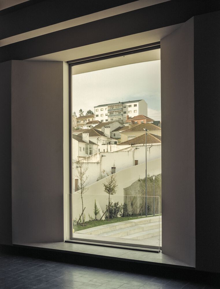 托雷斯韦德拉斯狂欢节艺术中心丨葡萄牙丨José Neves-31