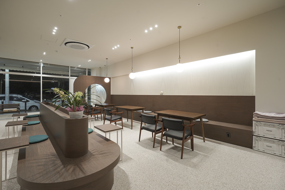 白色与木质，打造 36 平米的极简咖啡厅-12