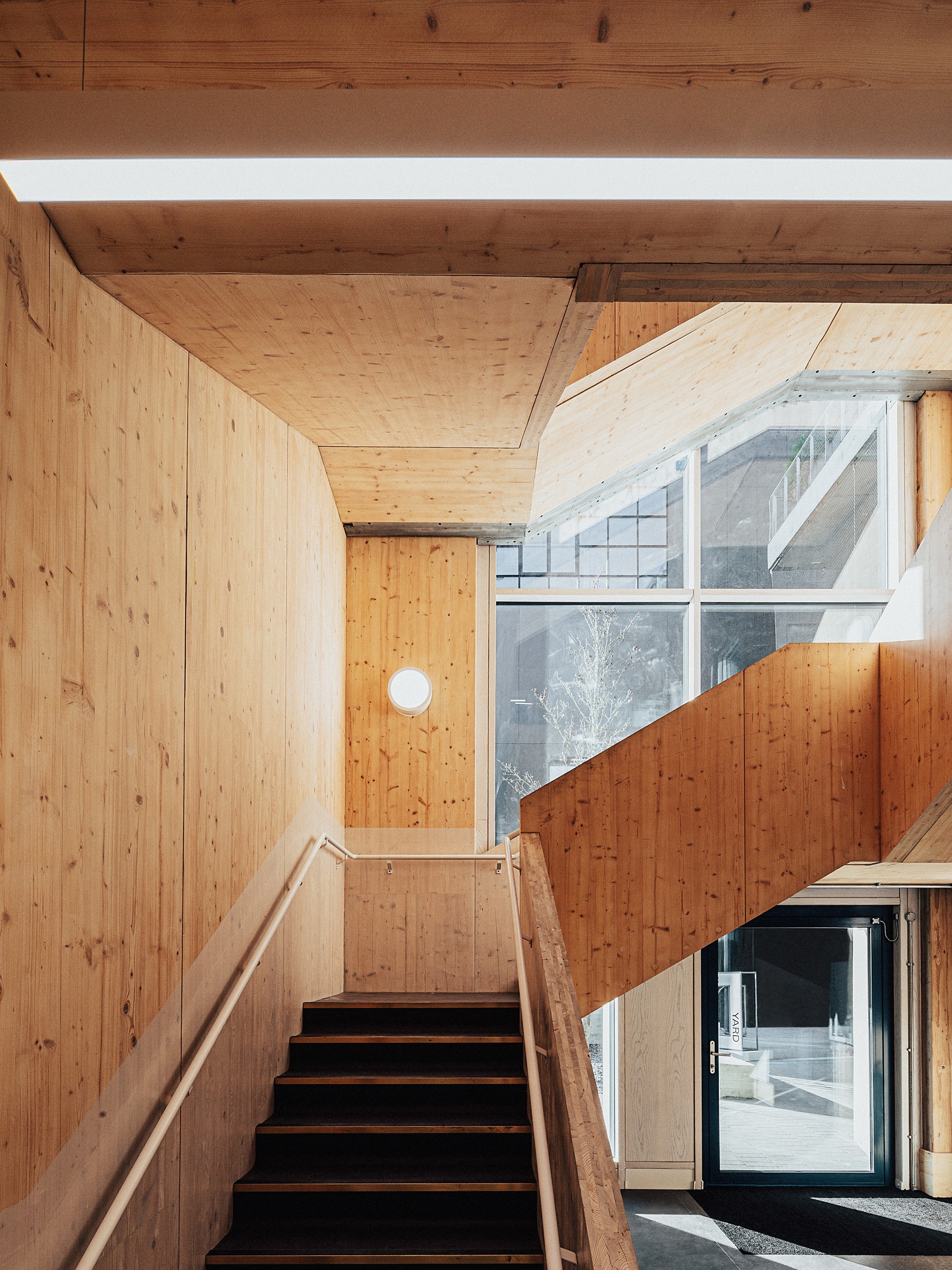 金字形神塔和菱形建筑丨英国伦敦丨Mole Architects-59