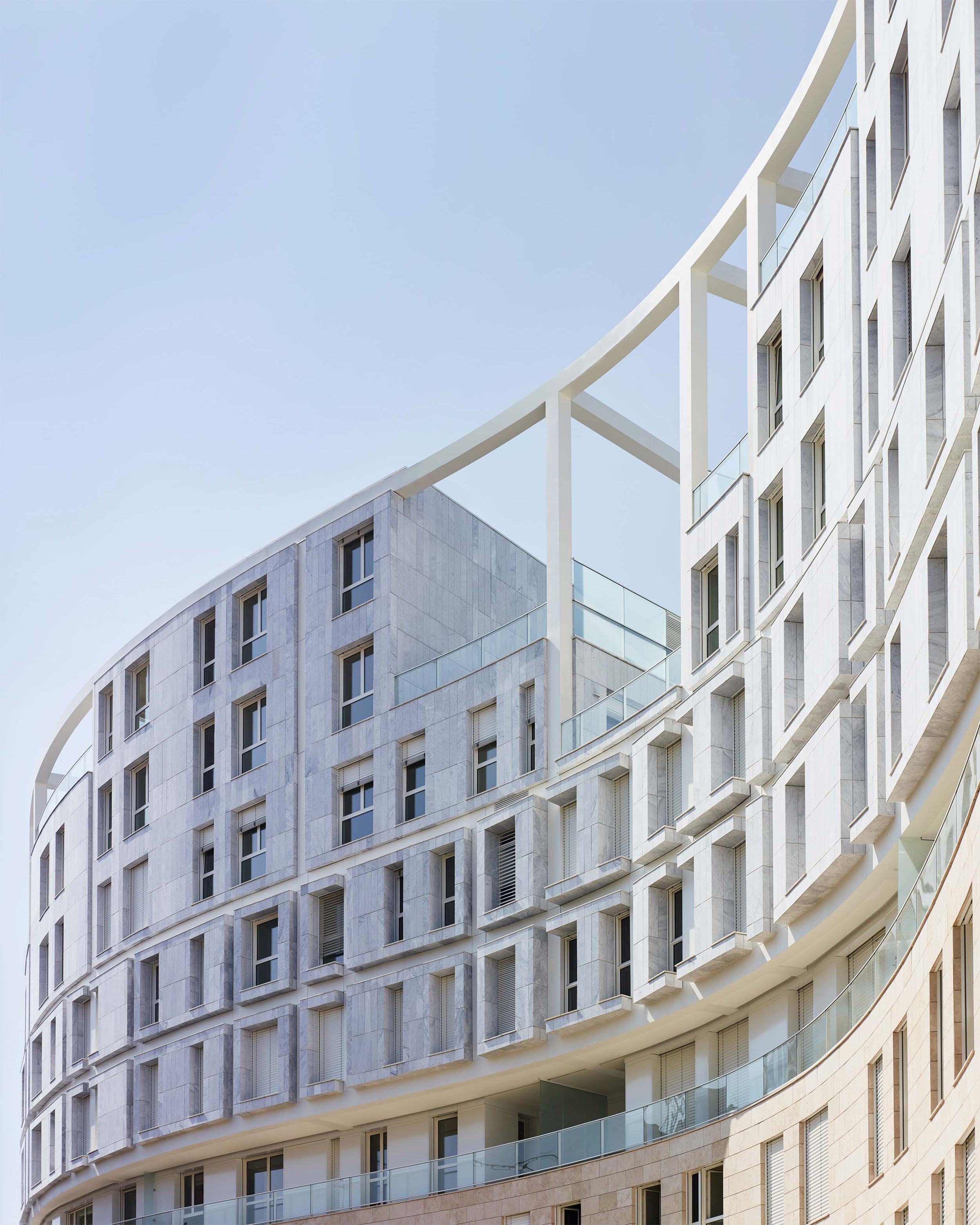 米兰 Carlo Erba 住宅楼 | 现代建筑与古典环境的完美融合-24