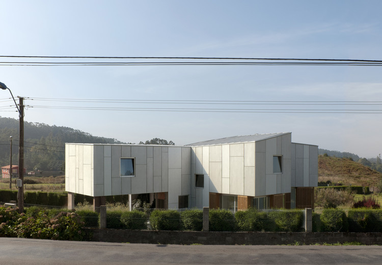 House in Uxes  terceroderecha arquitectos-17