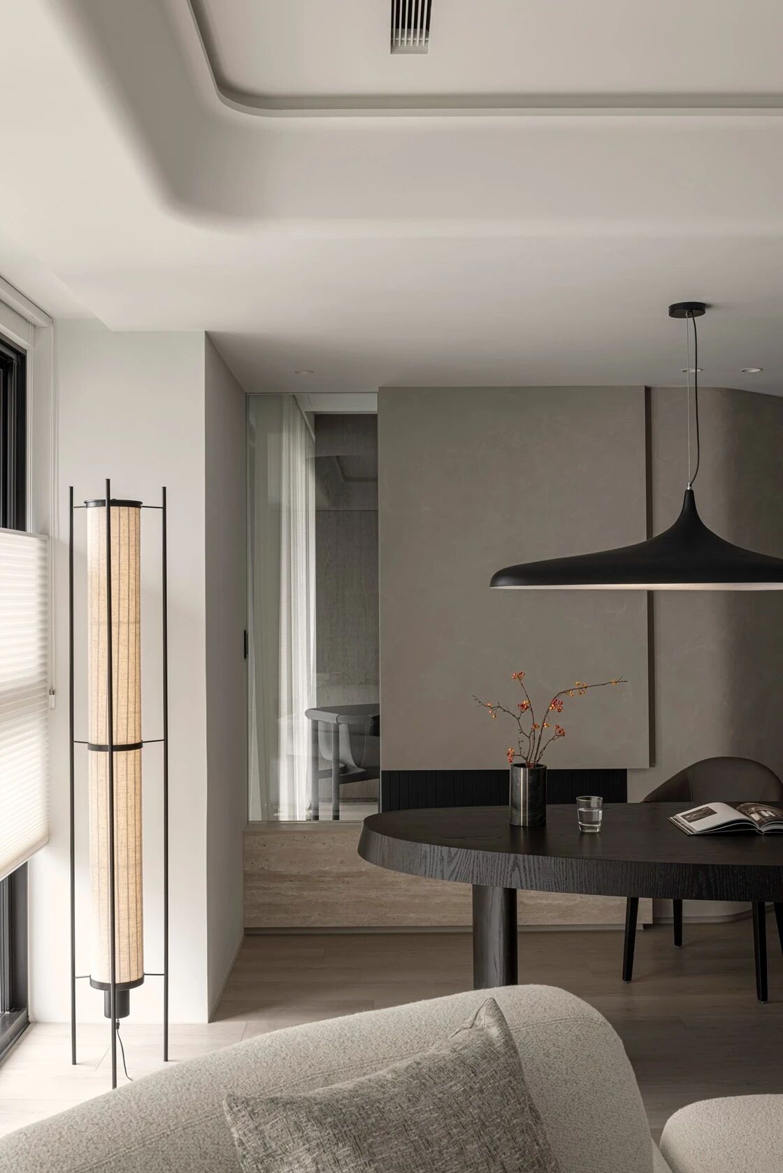 以大地色系与极简语言,构筑155平弹性功能丨中国台中丨新橙设计-10