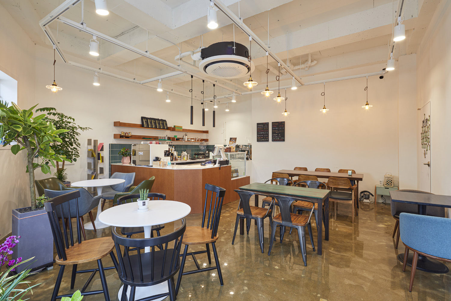 简约风 12 平米咖啡馆设计-6