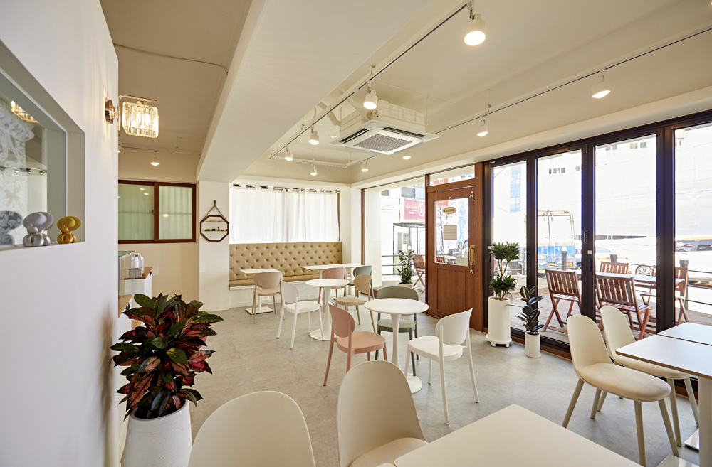 简约白调 16 坪咖啡厅 设计报价案例-10