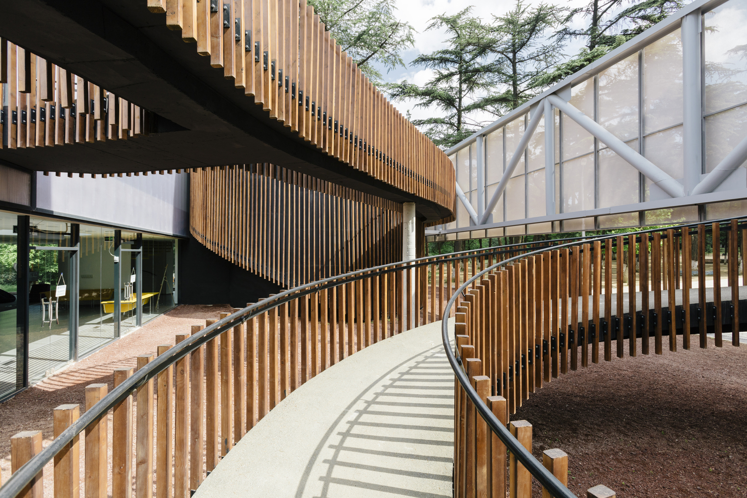 格鲁吉亚第比利斯公园中的蓝庭多媒体图书馆-48