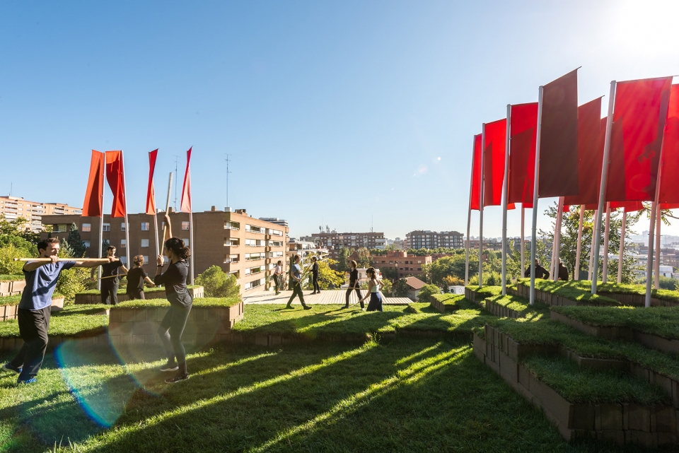 马德里戏剧学院“El Olimpo”公共空间 · 校园荒地的创意改造-8