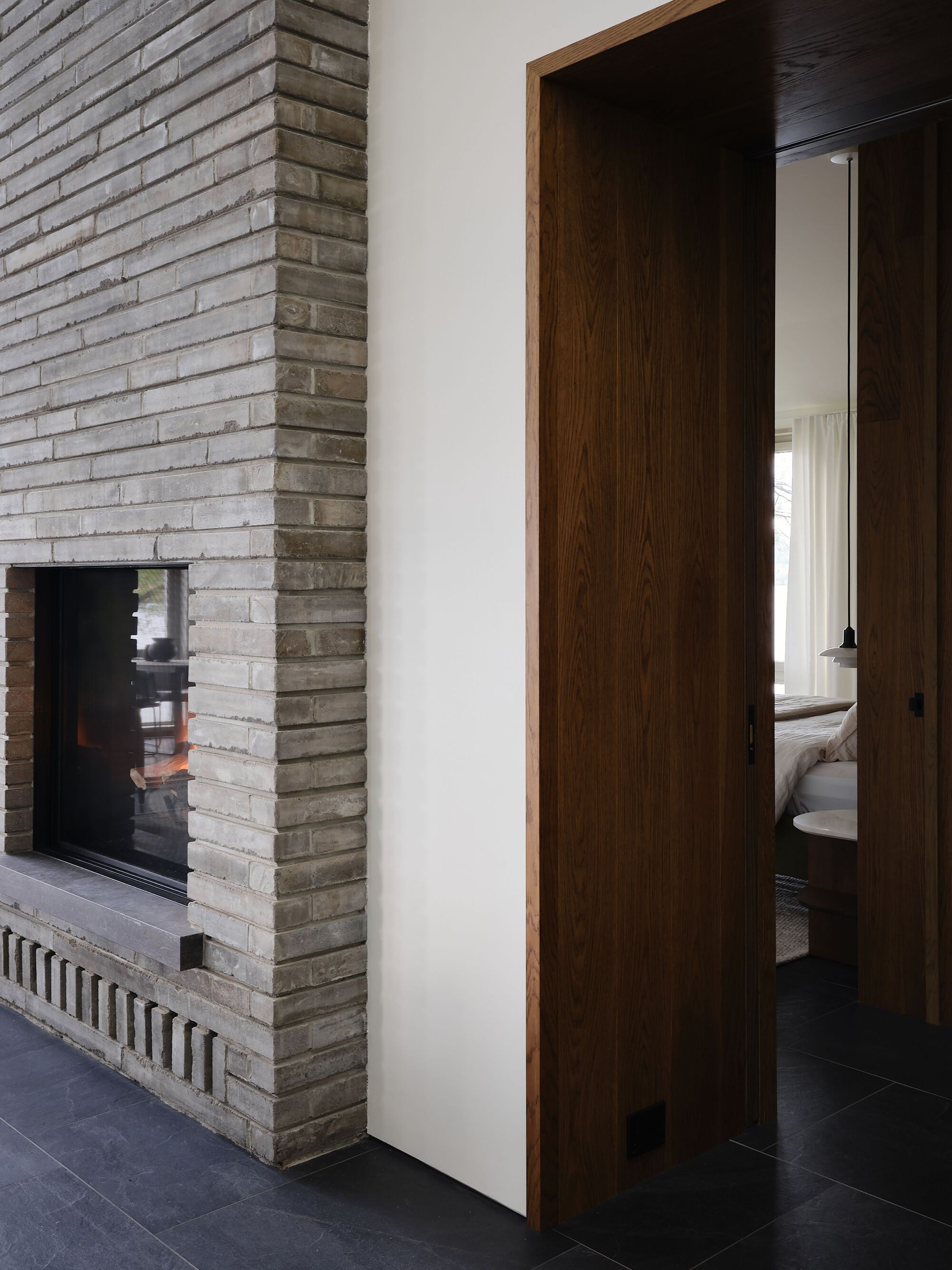 角屋；尖点之屋（注：Pointe在不同语境可能有角、尖端等意思，这里Maison de la Pointe直译为角之屋或尖端之屋，角屋表述相对简洁顺口，尖点之屋更体现原意，可根据具体背景选择） 丨加拿大丨YH2 Architecture-44