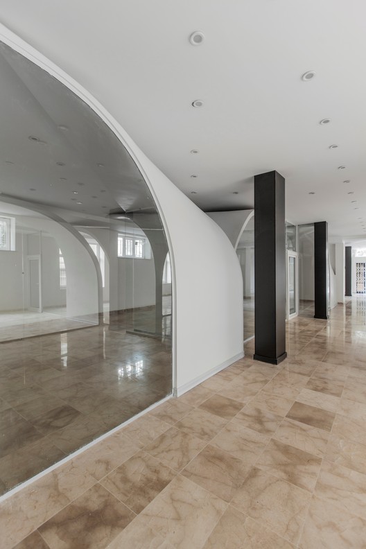 灵活流动的 Hamedan 经济事务展览馆-8