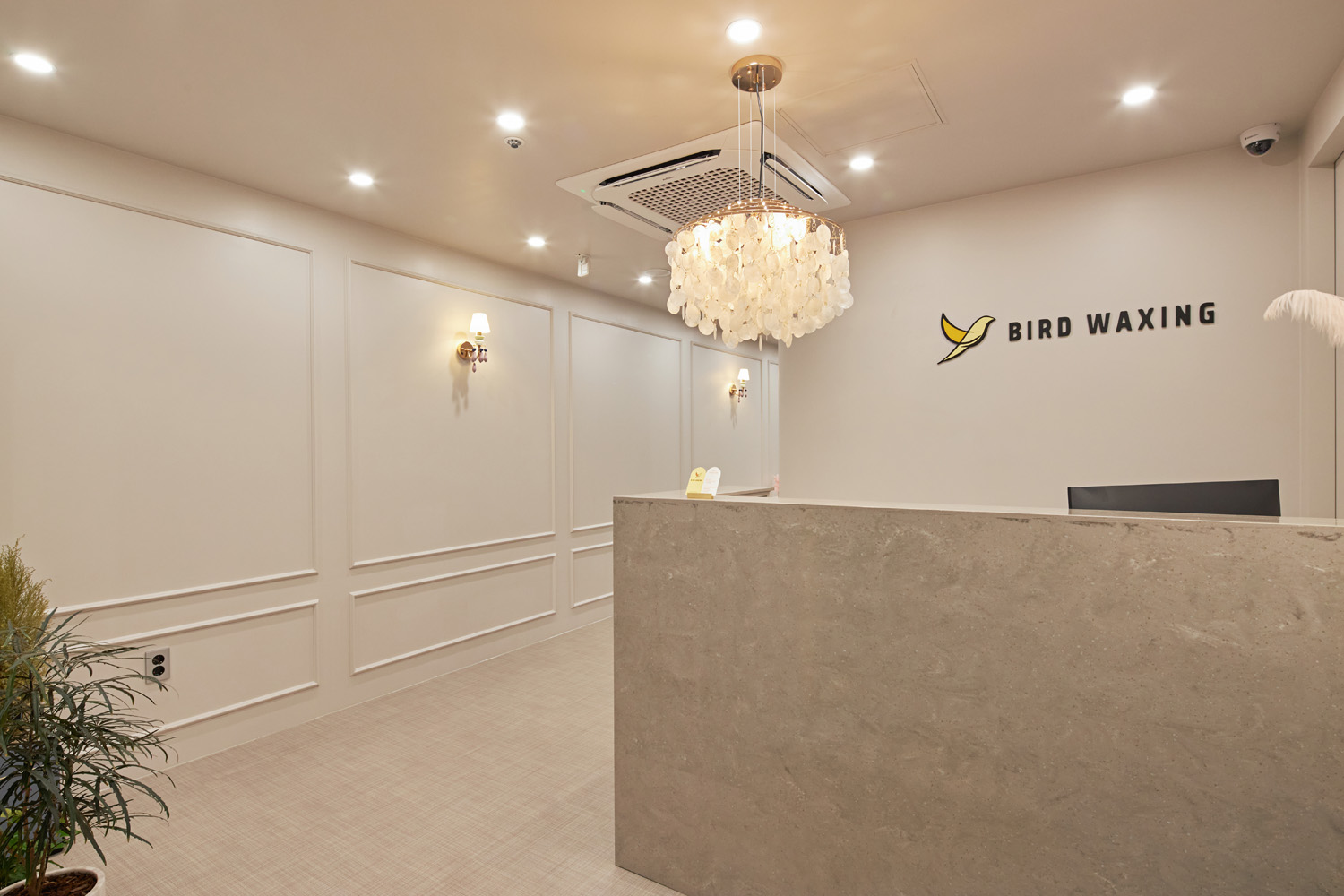 19 平现代简约风格白色 tone 皮革店室内设计案例-3