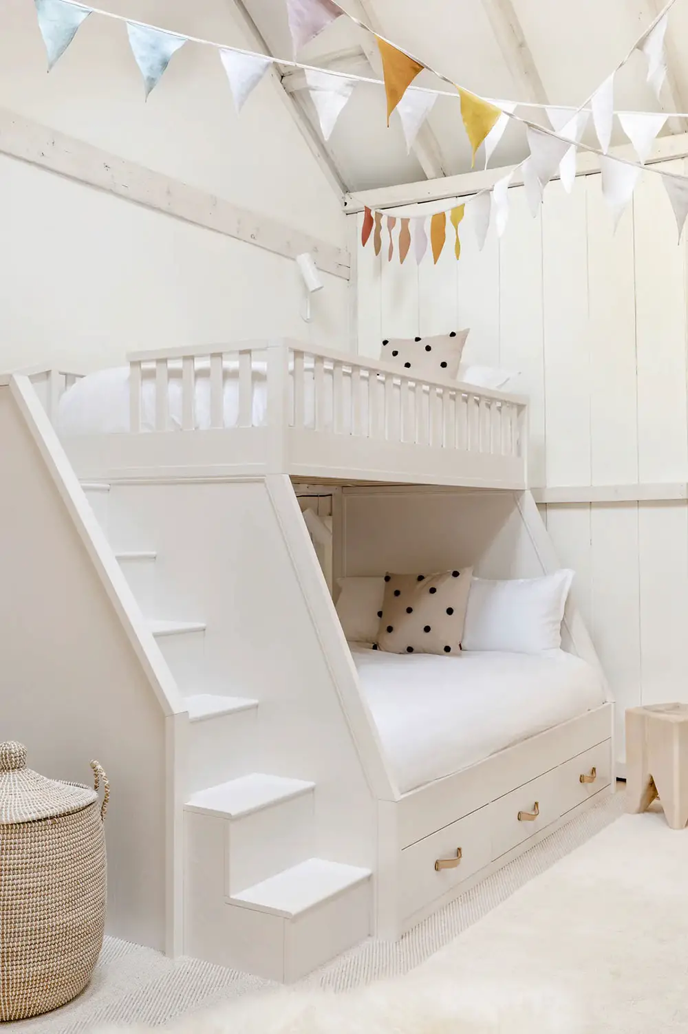 明亮与黑暗的碰撞 | Connecticut 北美风格住宅设计-18