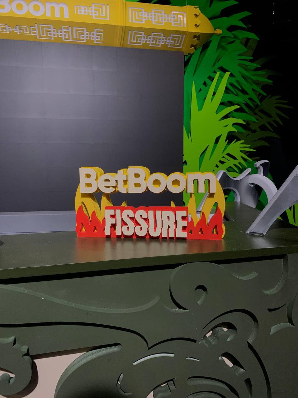 为外国合作伙伴打造的电竞现代工作室-6