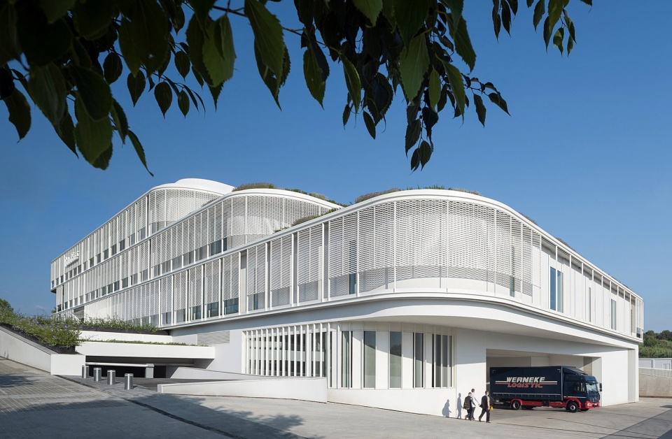 Natura Bissé新总部大楼,人性化设计与自然共生-12