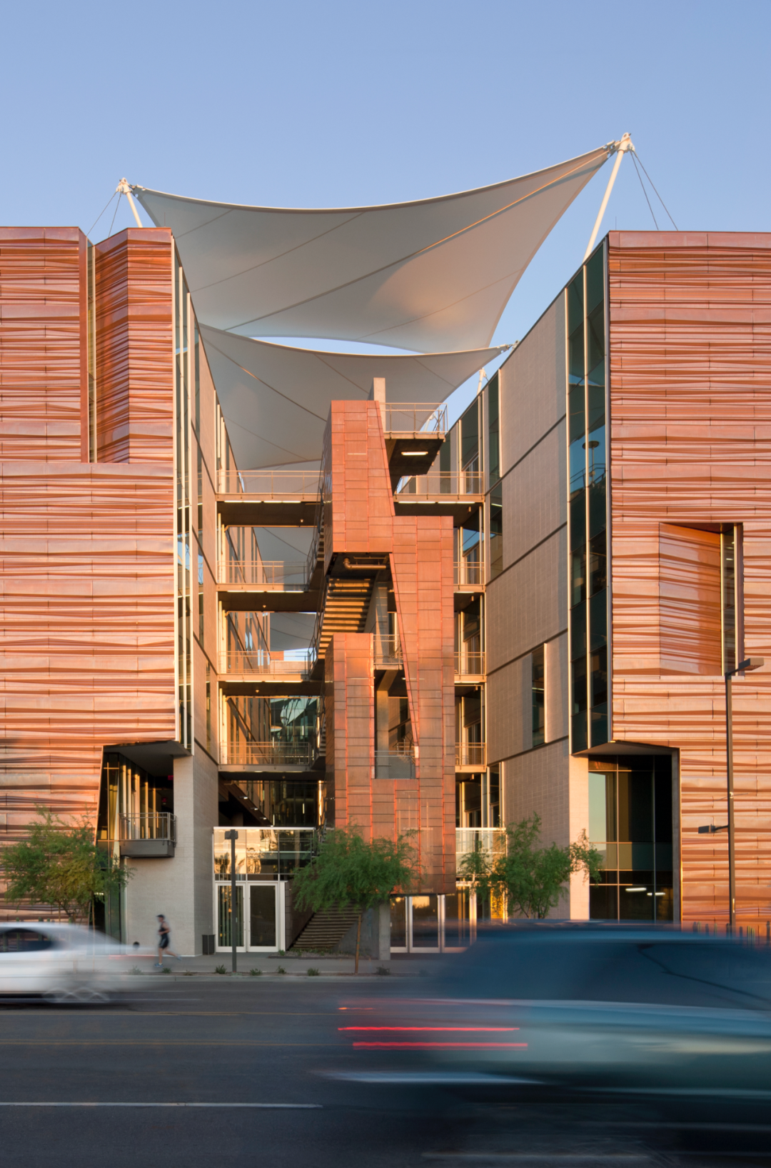 沙漠峡谷中的健康科学教育大楼丨CO Architects-0