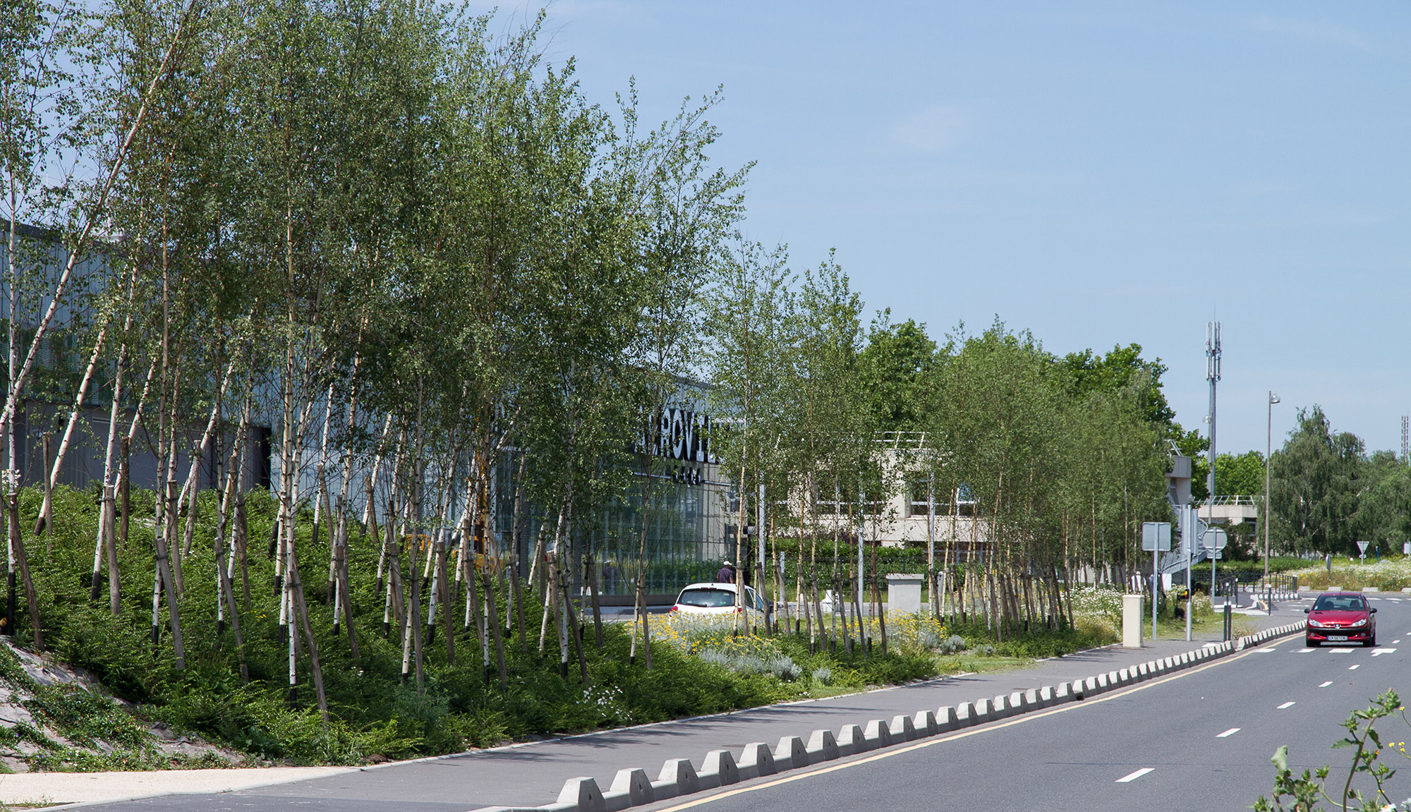 Centre de commerces et de services Aéroville - La Compagnie du Paysage-43