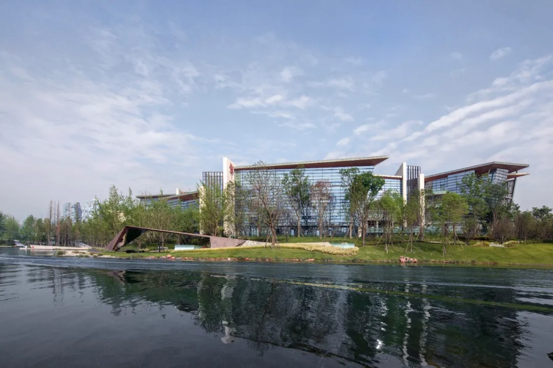 骏地设计丨成都麓湖郎酒集团总部 建筑设计 丨中国四川-25