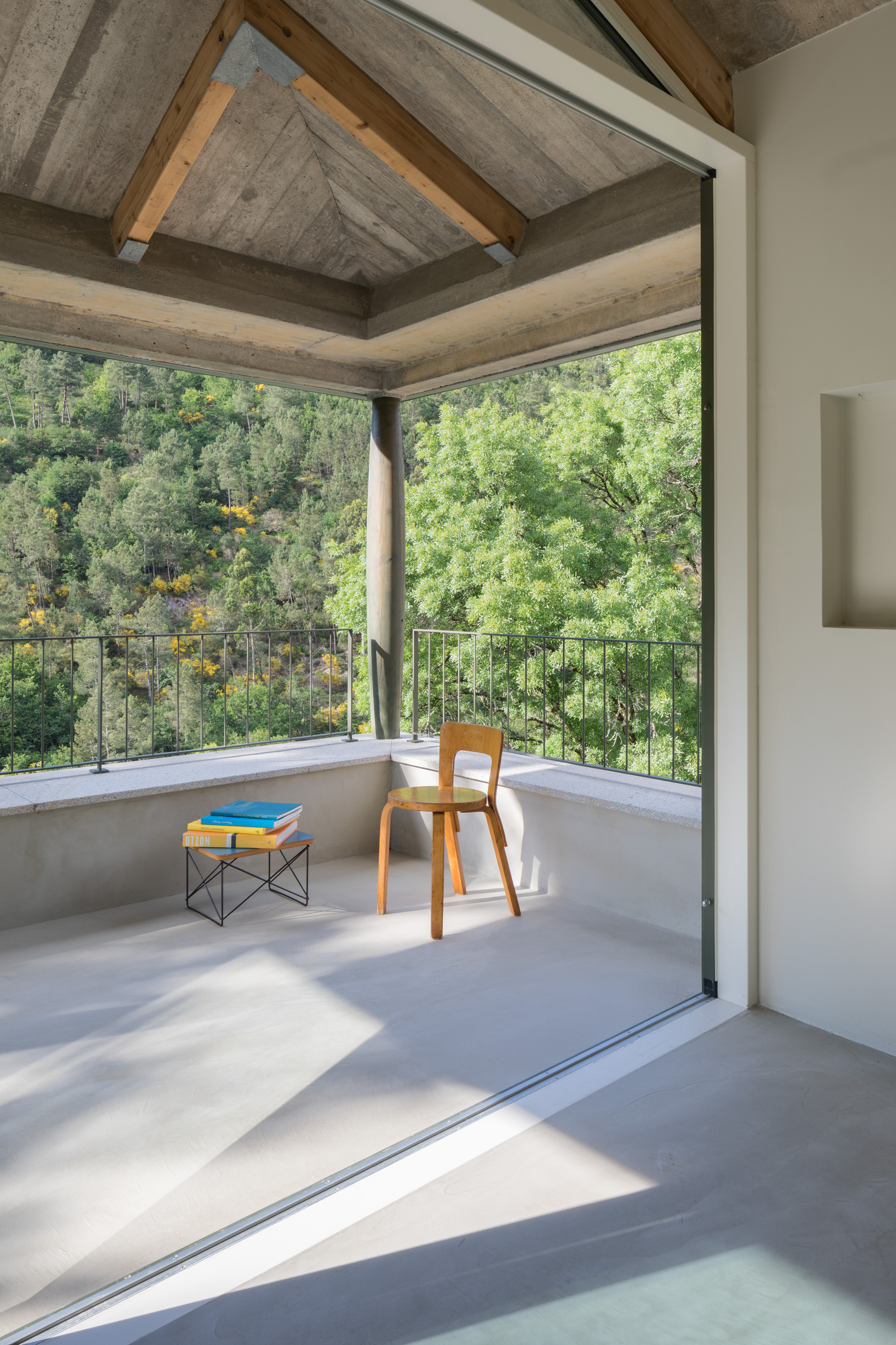 姊妹屋；姊妹楼（需结合具体语境确定最合适的表达，这里假设在描述建筑等场景下） 丨葡萄牙丨oitoo-32