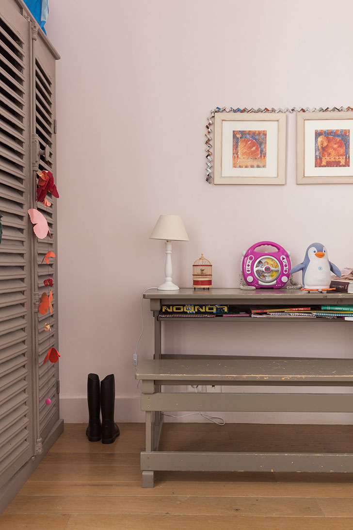 巴黎风情公寓 | 画饰与大胆色彩的完美融合-18