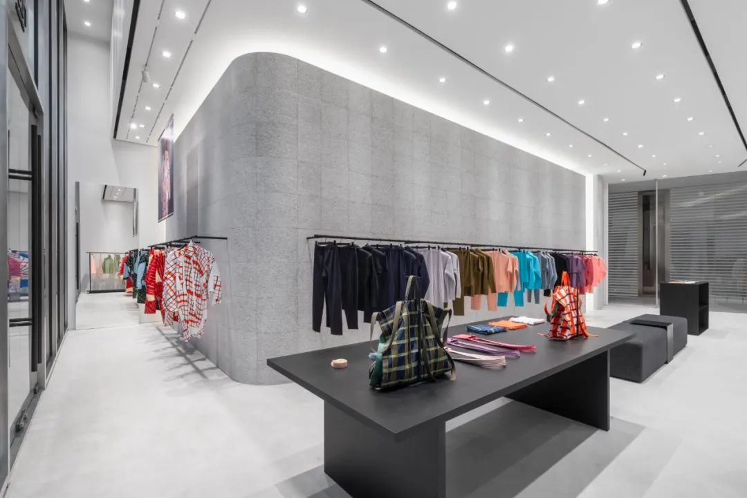 Homme Plissé Issey Miyake曼谷全新概念店丨泰国曼谷丨品牌长期合作的设计团队-7