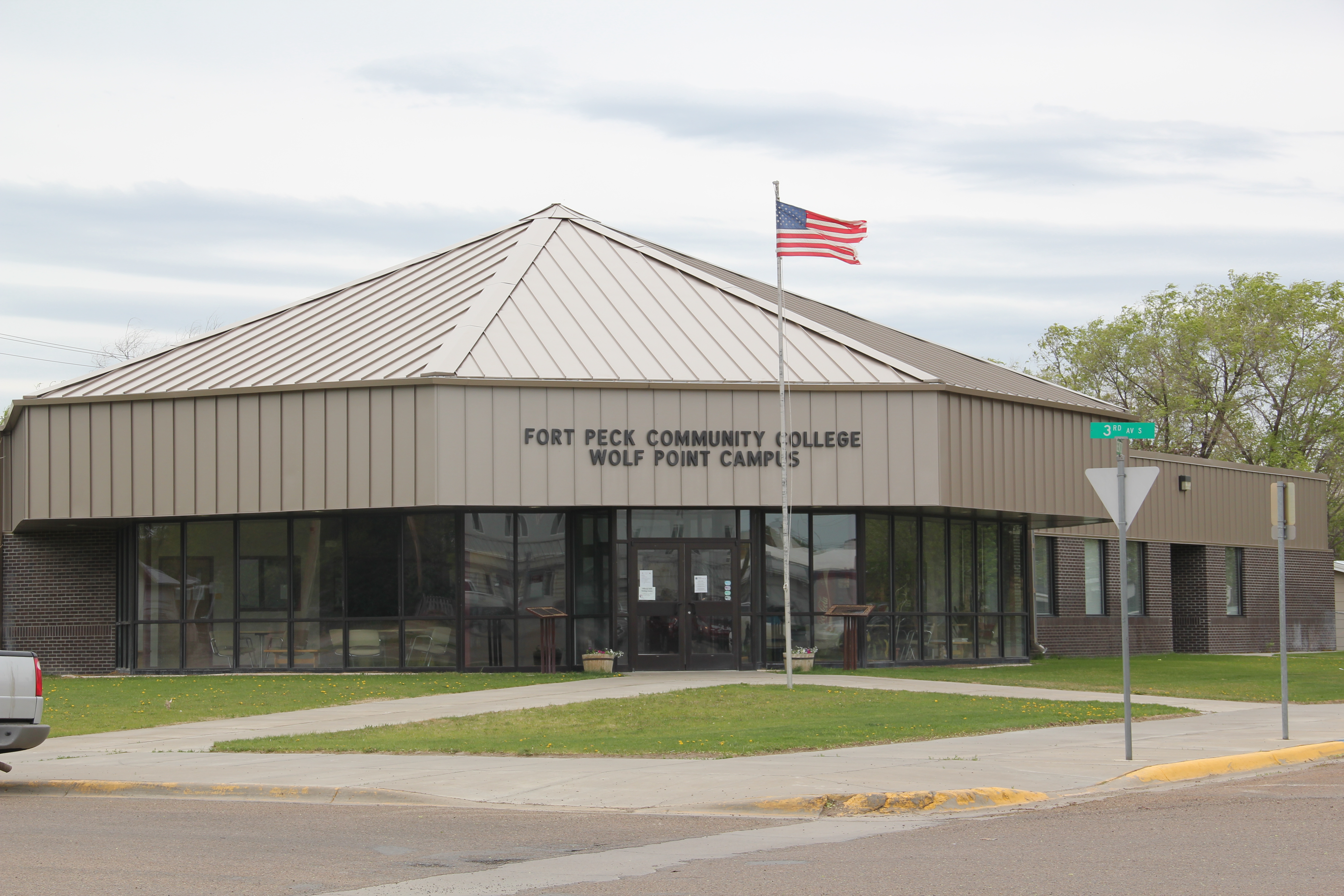 未明确提及（涉及Wolf Point相关建筑等情况）丨美国蒙大拿-18