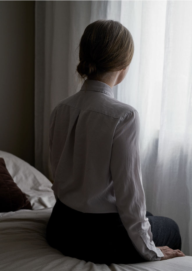 芬兰设计师打造宁静灰色家园-17