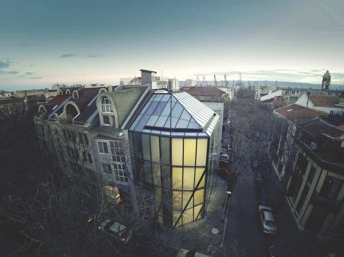 古老“希腊街区”的现代办公楼丨MMXX建筑事务所-32