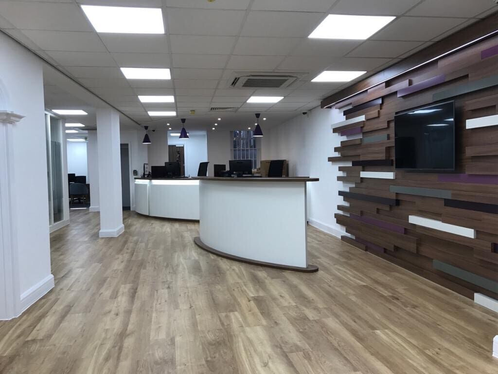 英国百年银行 Kent Reliance Maidstone 旗舰店设计-13