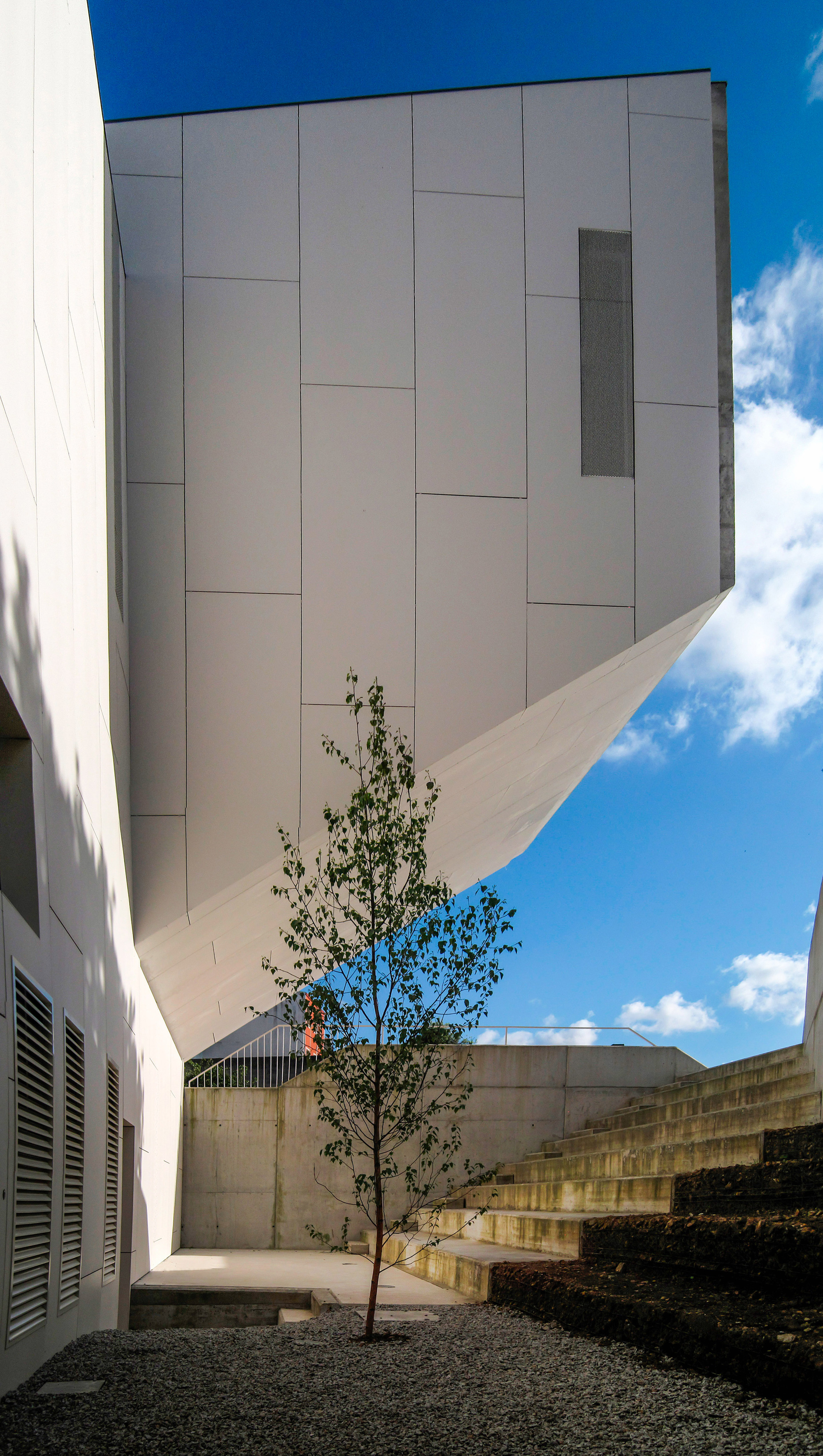 西班牙 Mediateca 住宅 | Oscar Pedrós 的开放式阅读空间设计-19