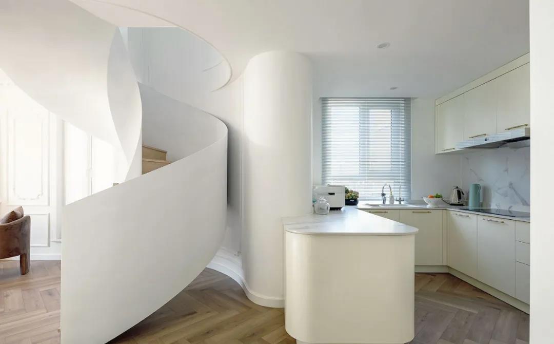 法式旋转楼梯公寓-23