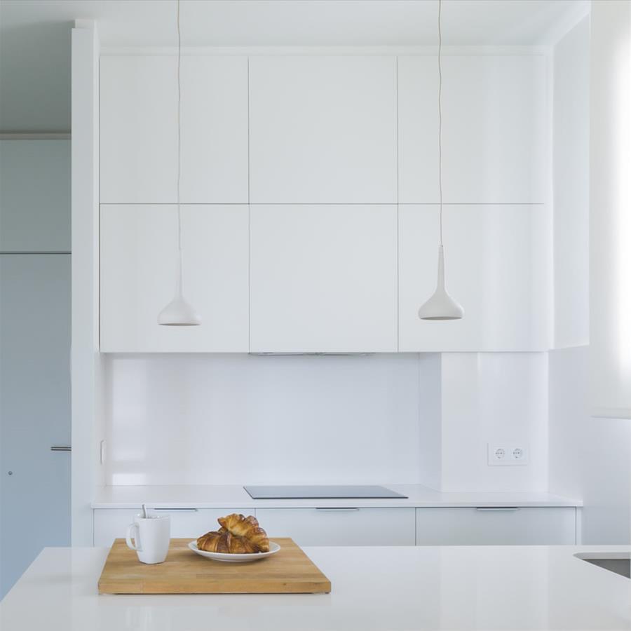 巴塞罗那工业风公寓设计,自然光与空间的完美融合-13