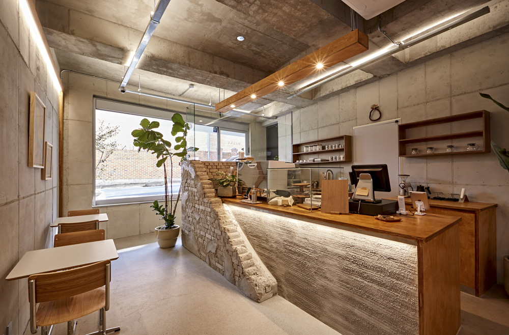 14 平米微型咖啡馆，裸露混凝土打造别致空间-6