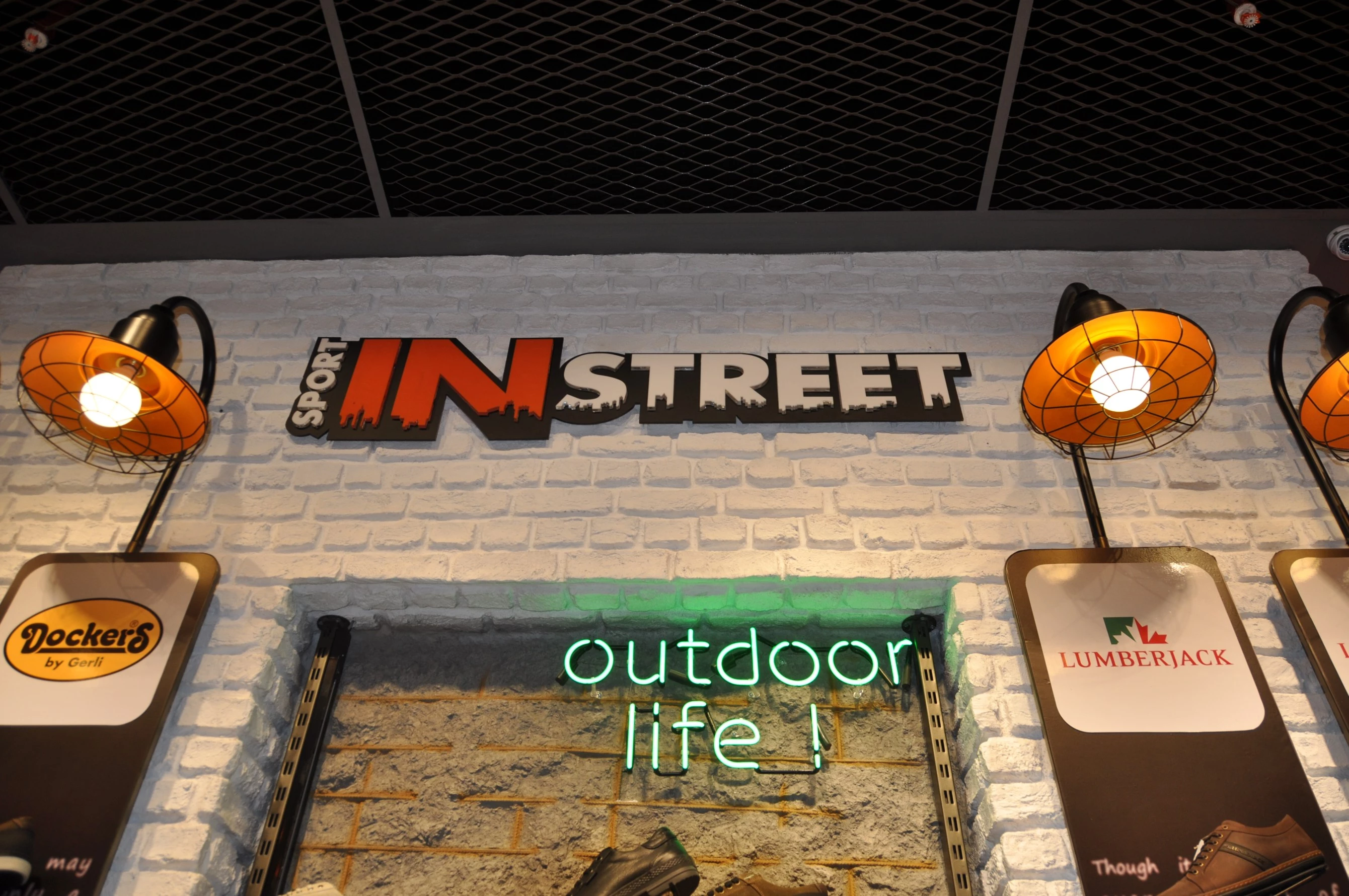 街头运动旗舰店-21