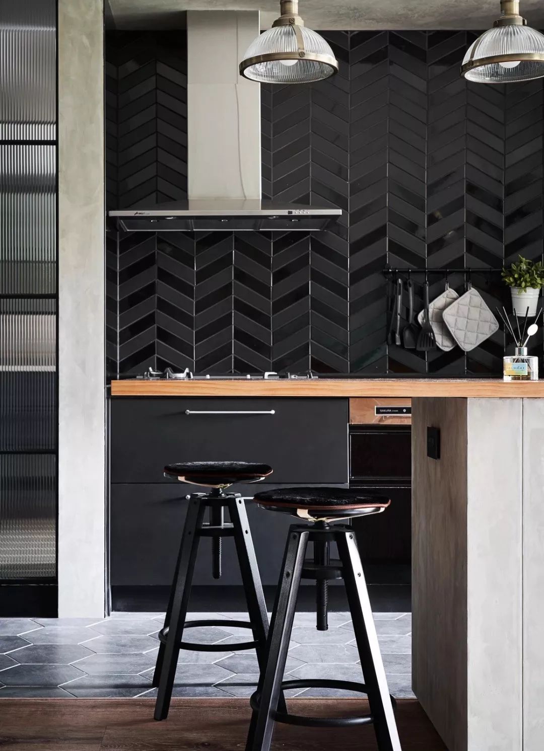 73㎡工业北欧混搭风,粗犷随性与简约优雅的完美结合-18