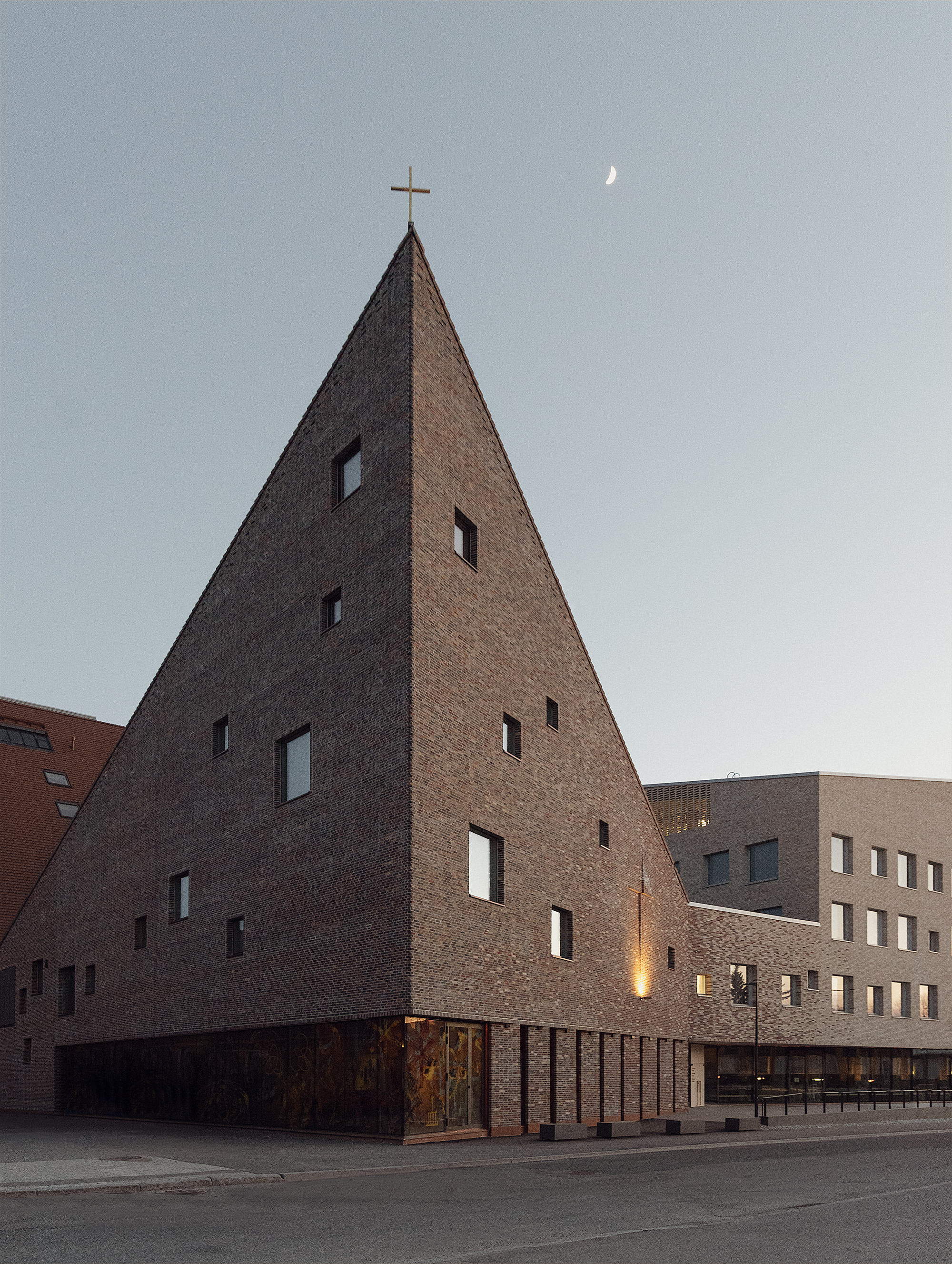 蒂古里拉教堂和住宅丨芬兰万塔丨OOPEAA-31