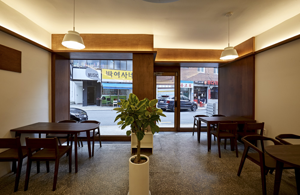 温馨舒适的 10 平米咖啡厅室内设计-8