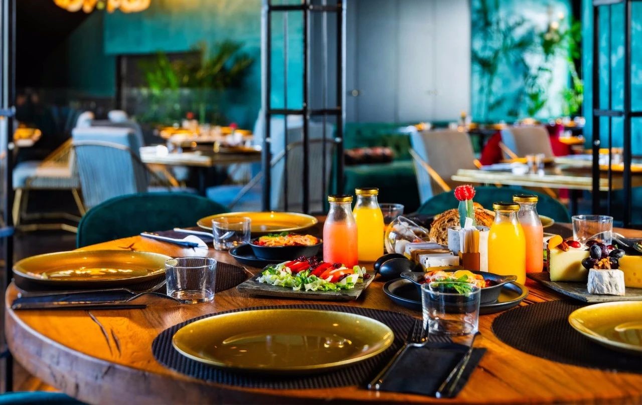 布朗酒店的灯塔-28