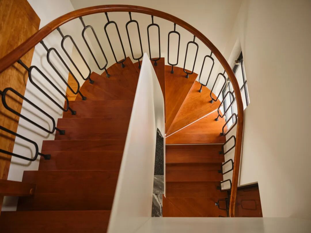 弥舍｜260m²中古叠墅，壁炉煨暖岁月，实木雕刻生活-83