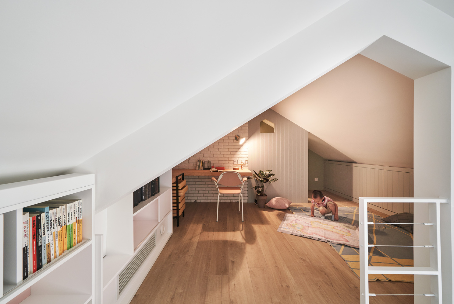 北京 Starburst House 的倾斜天花板挑战-59