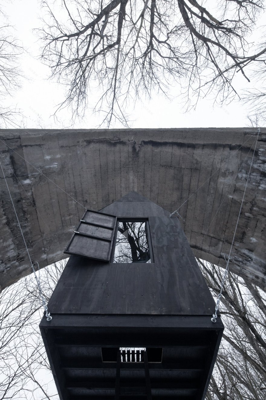 Čierny lietajúci dom, Pardubice | Archinfo.sk-39