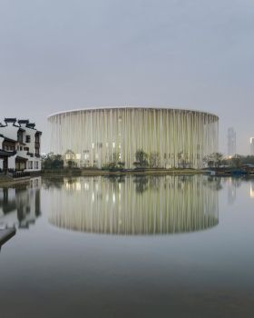 空灵无锡太湖剧院 | 竹海抽象，白柱金顶，智能算法优化结构