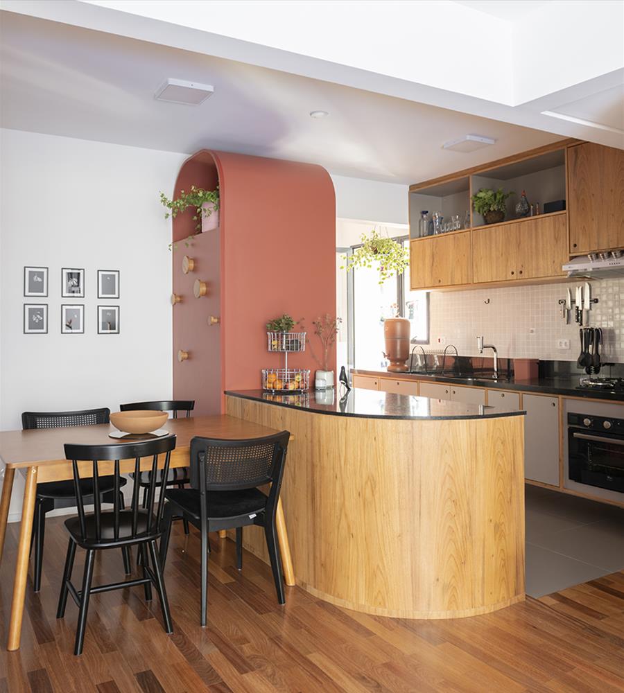 复古公寓翻新 | 多功能设计与自然元素的完美结合-4