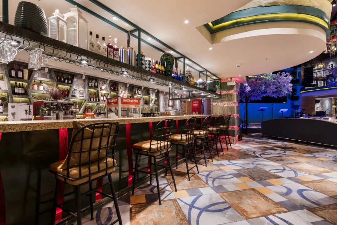 钱磊 | 餐饮空间不止餐饮,五光十色的视觉盛宴-67