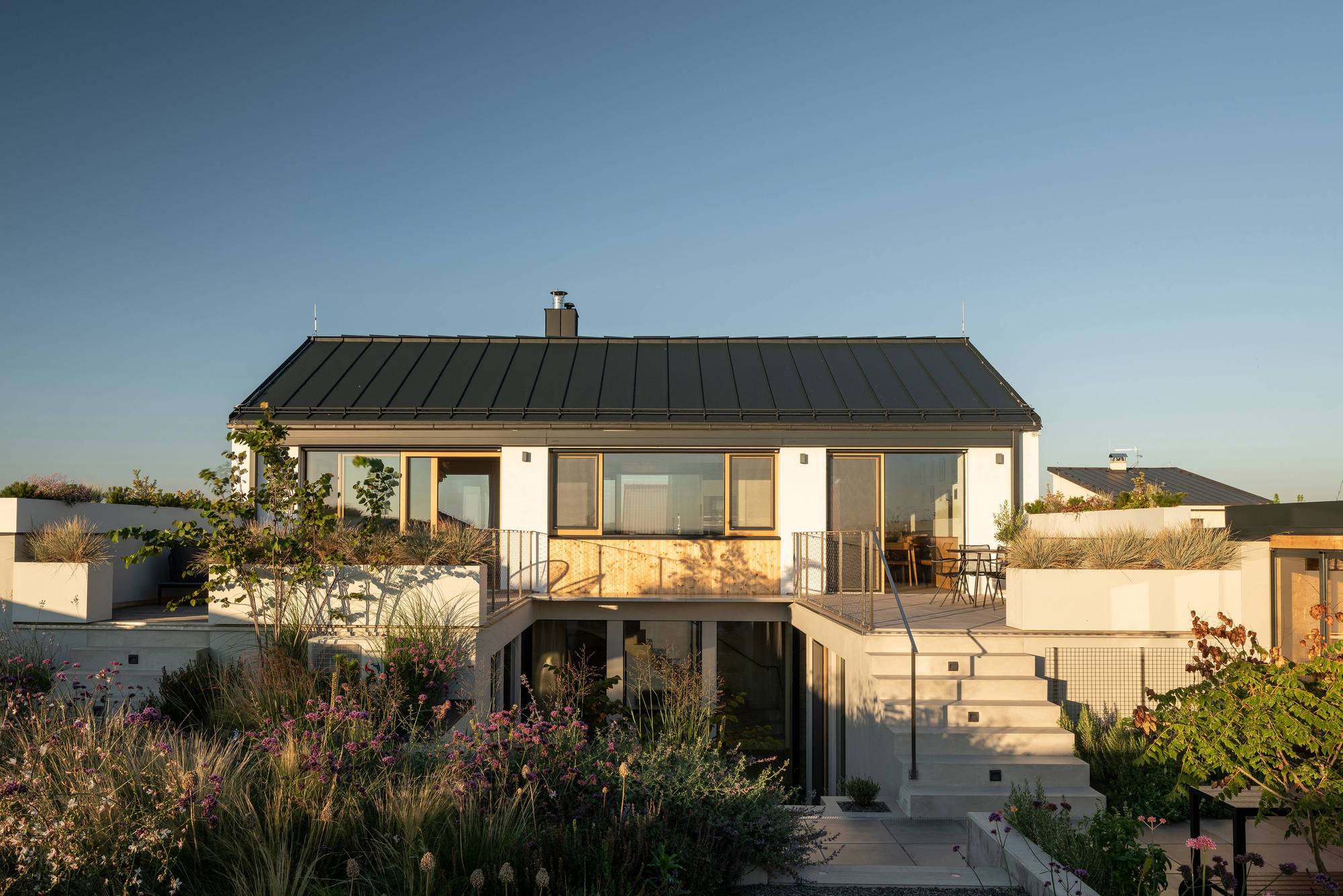 带中庭的家庭住宅丨捷克丨SENAA architekti-26