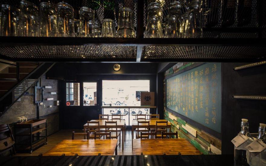 工业风 Café 周奕伶巧妙改造拉面店-10