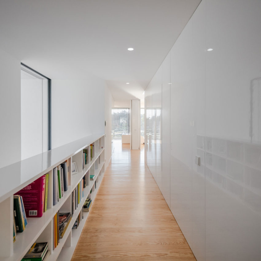 葡萄牙现代白色家居,融入自然美景-34