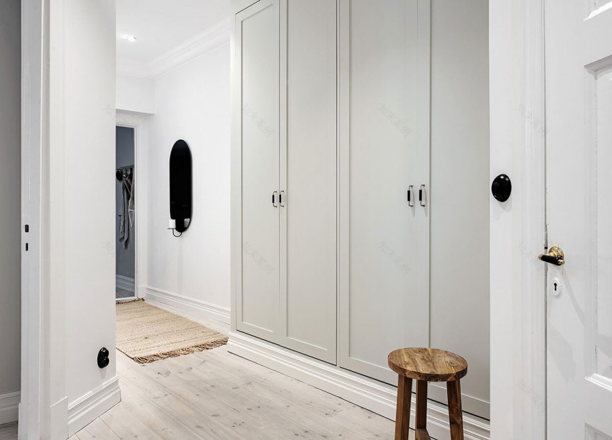 瑞典 71 平米绿色厨房不规则公寓设计-22