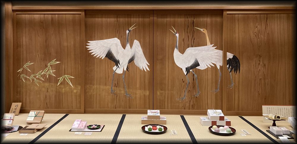 鶴屋吉信本店茶寮「菓遊茶屋」茶室「游心」及坪庭丨日本京都-3